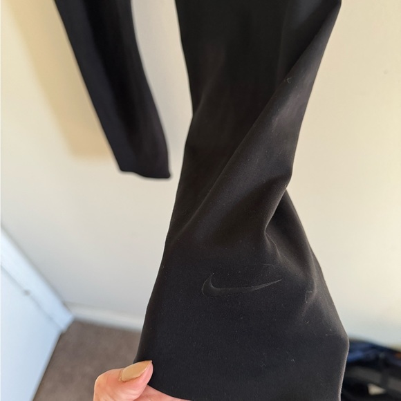 Mid-rise Cropped Nike Leggings - Picture 4 of 4